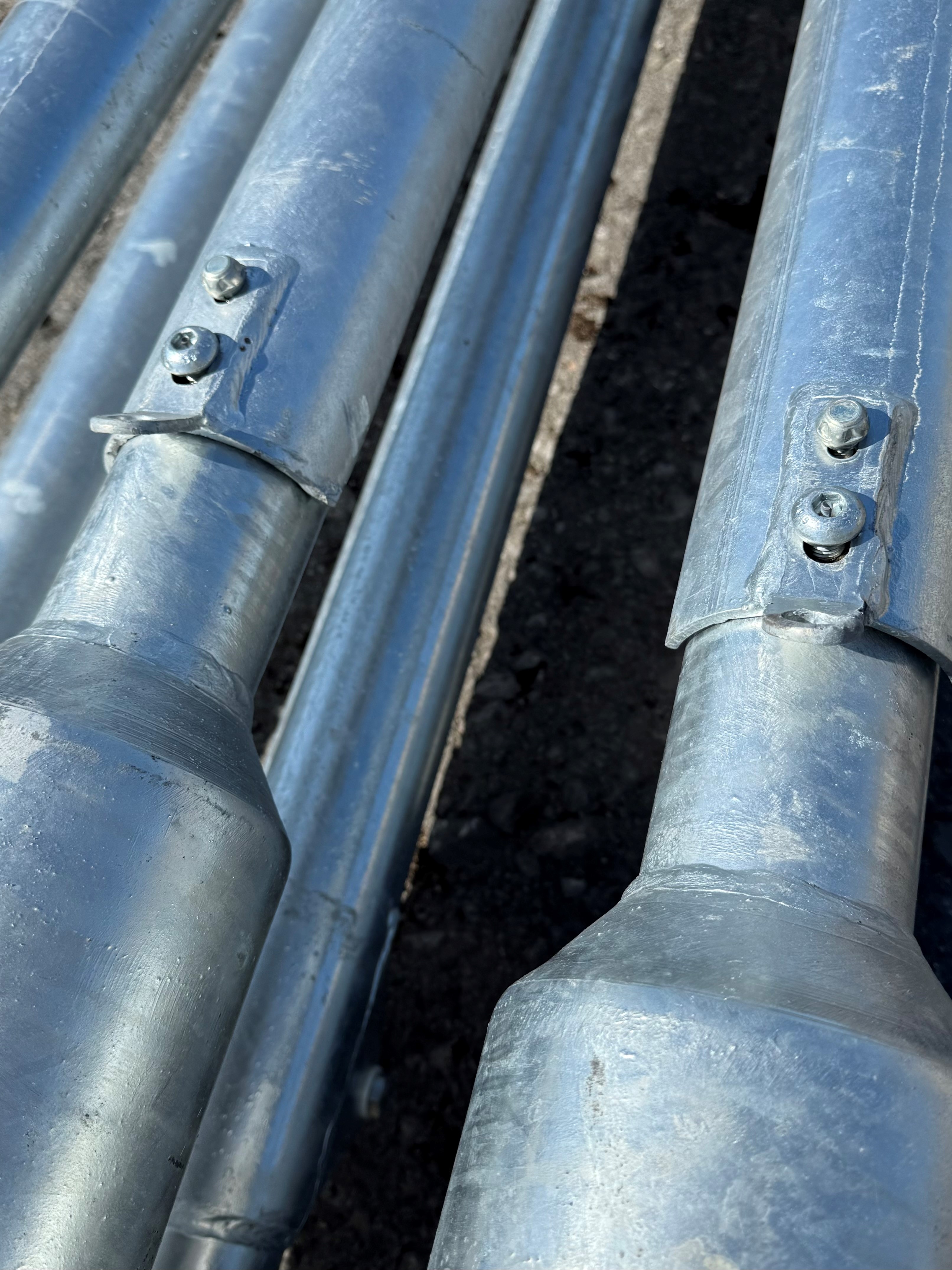 5 METRE MID-HINGE PLANTED ROOT STEPPED COLUMN (140/76)